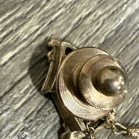 VTG Signed AVON Gold Tone CUCKOO CLOCK Pin Brooch - Picture 2 of 8